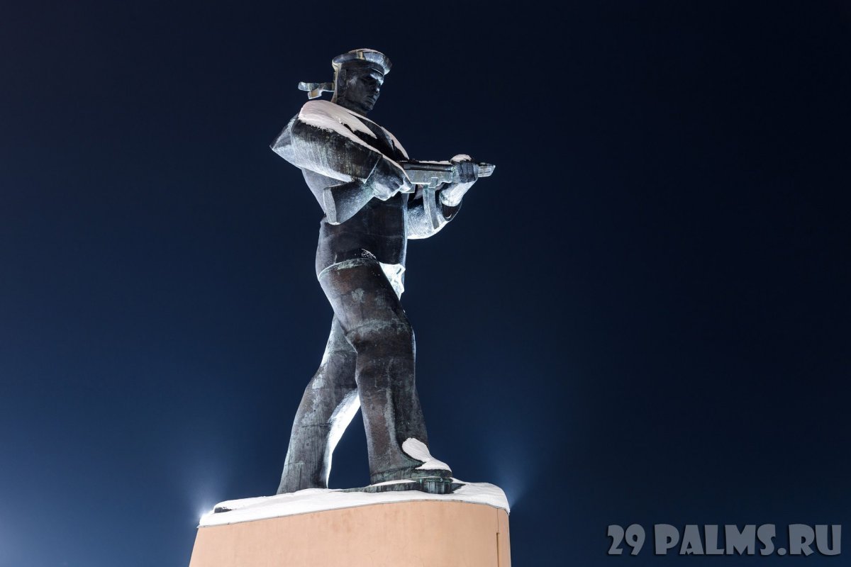 Североморск памятник моряку