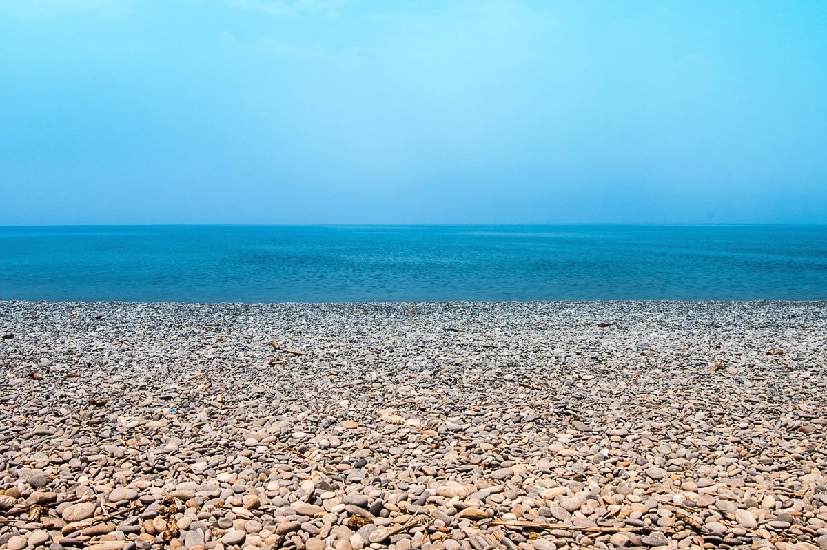 Море солнце галька