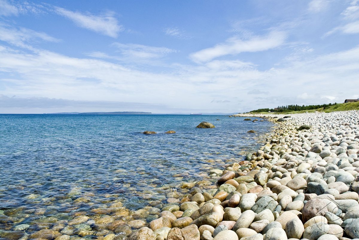 Галечный пляж на черном море