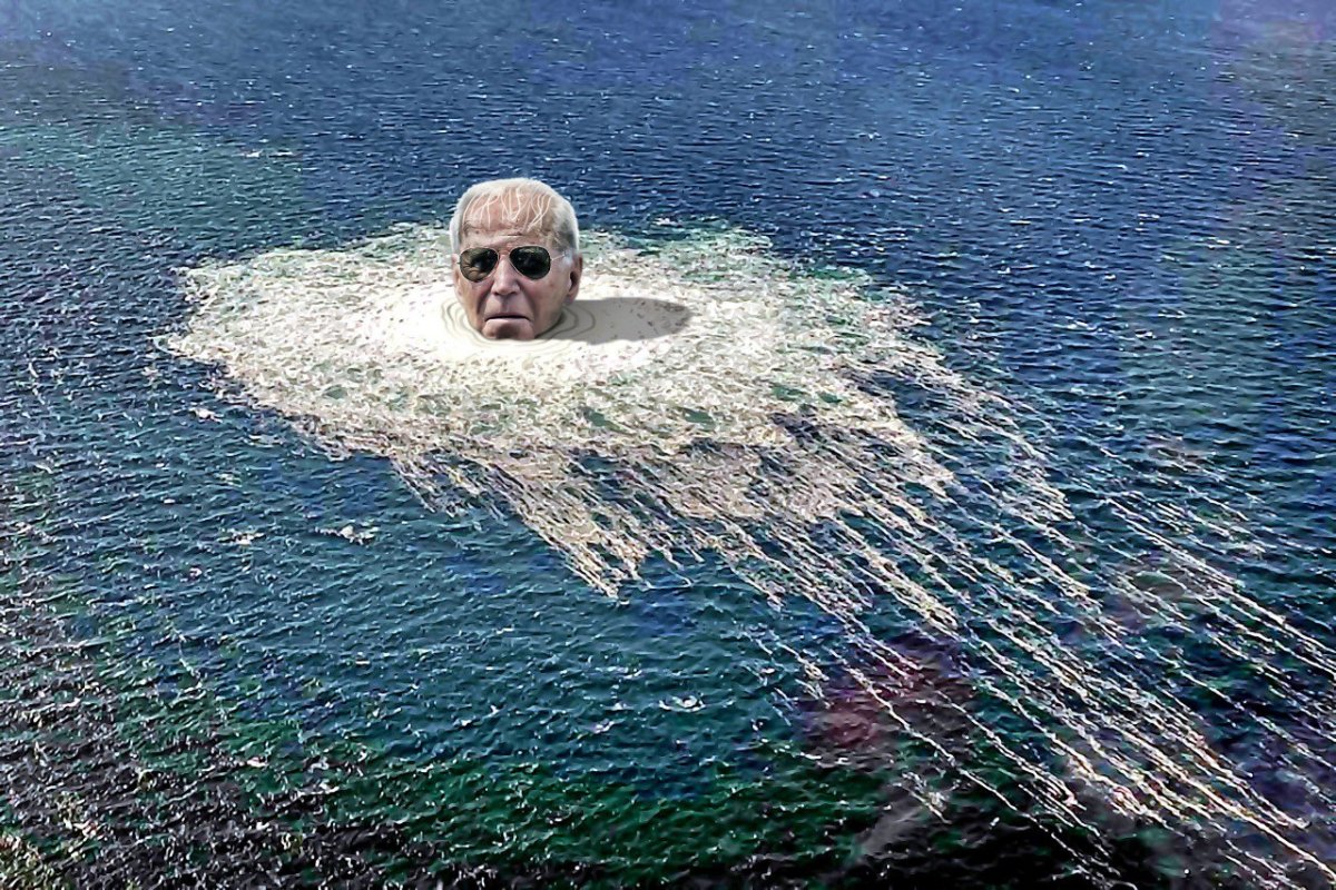 Взрыв в море