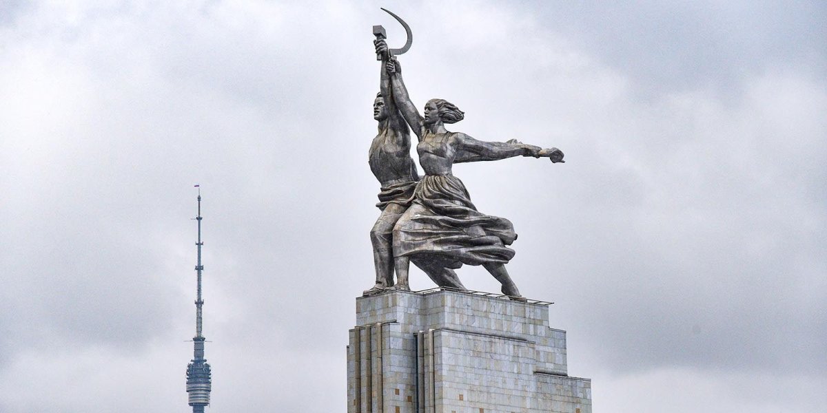 Павильон рабочий и колхозница на ВДНХ