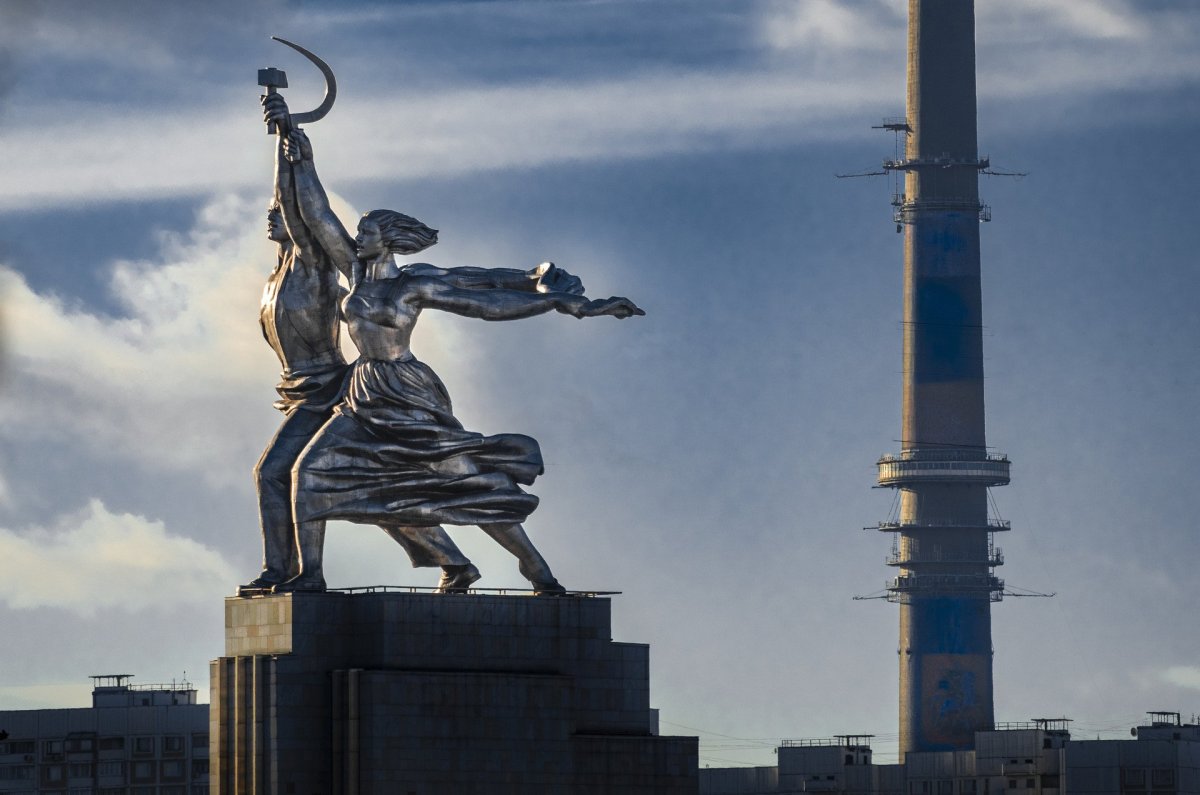 Скульптура рабочий и колхозница 1937 г Вера Мухина