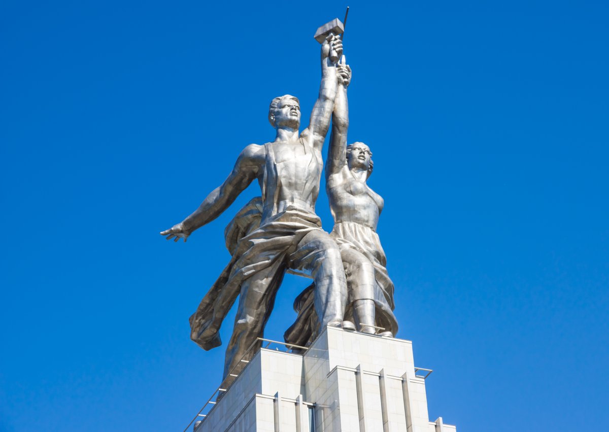 Скульптура Мухиной рабочий и колхозница