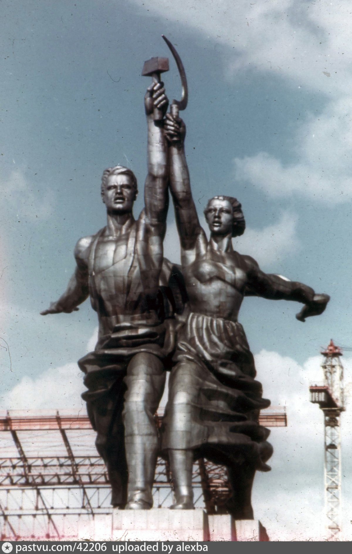 Памятник колхозник и колхозница в Москве