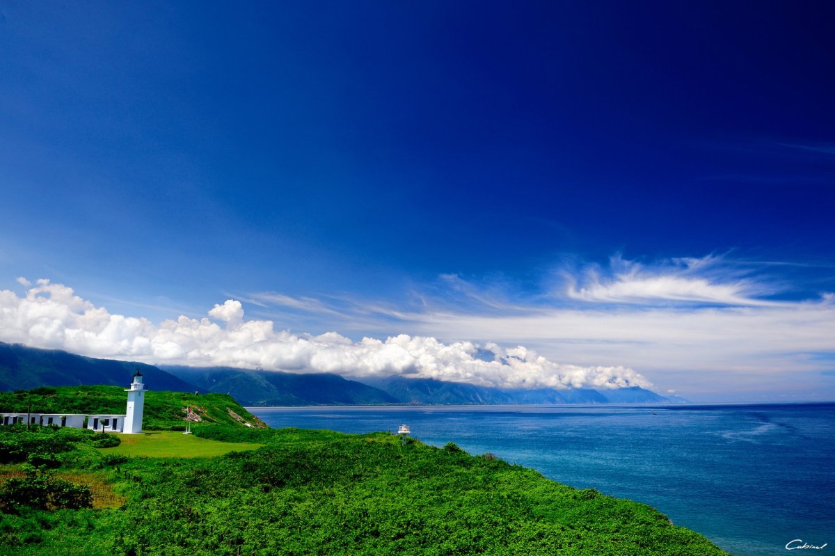 Море горы зелень