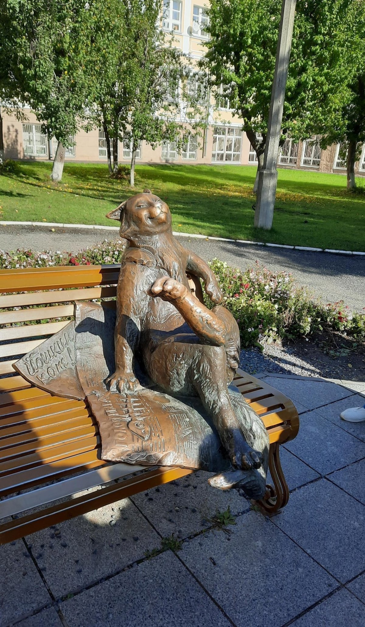 Йошкин кот с шарфом
