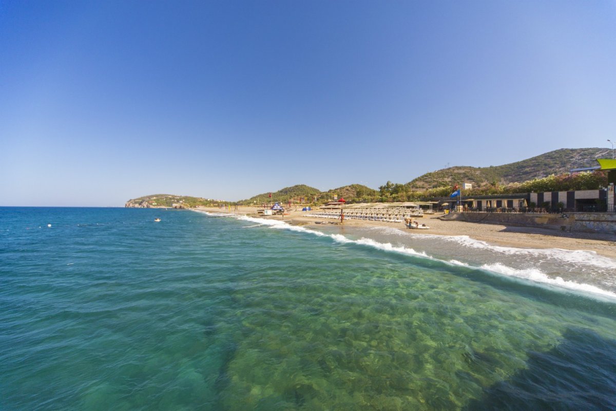 Beach Club Doganay 5 пляж