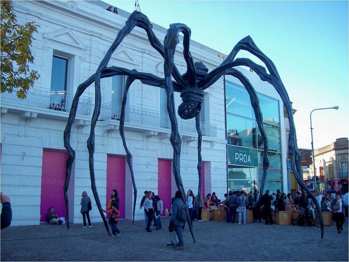 Луиза буржуа паук в Ереване