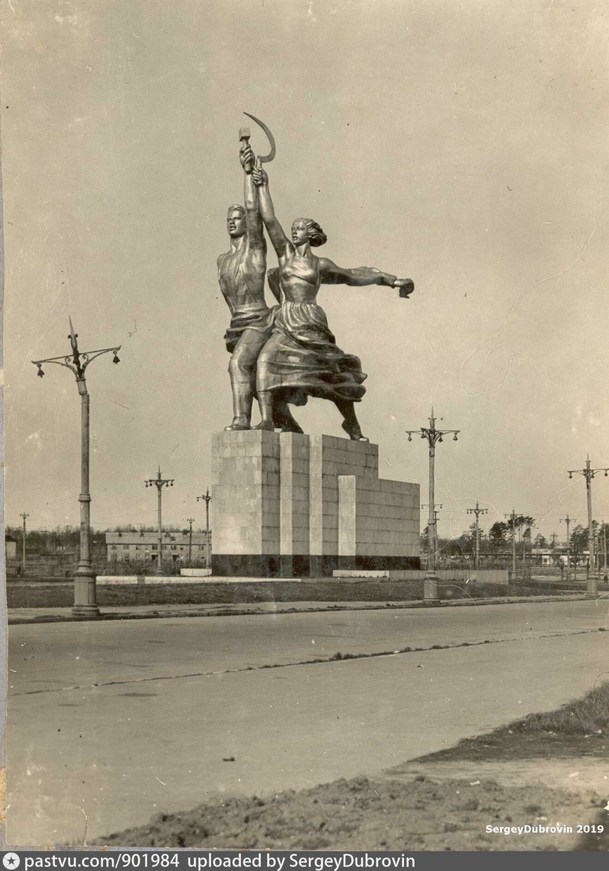 Мухина рабочий и колхозница 1937