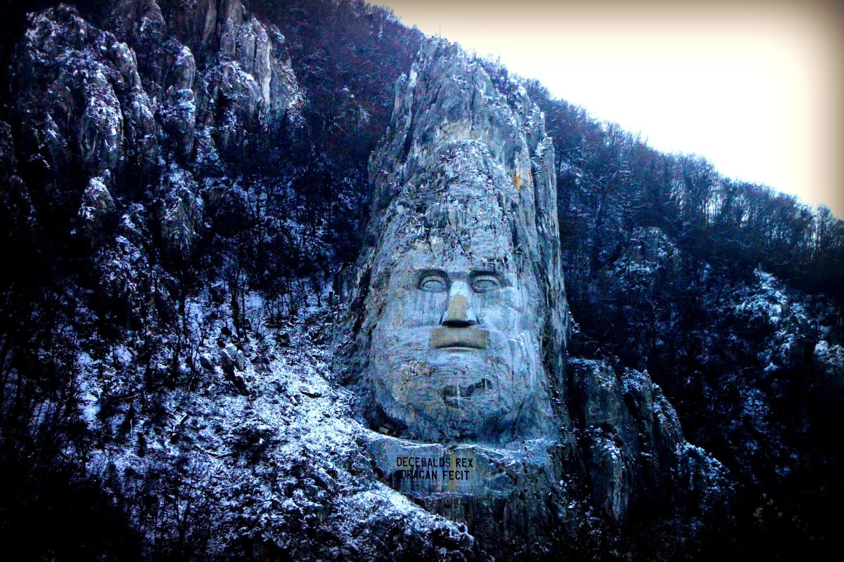 Статуя Децебала
