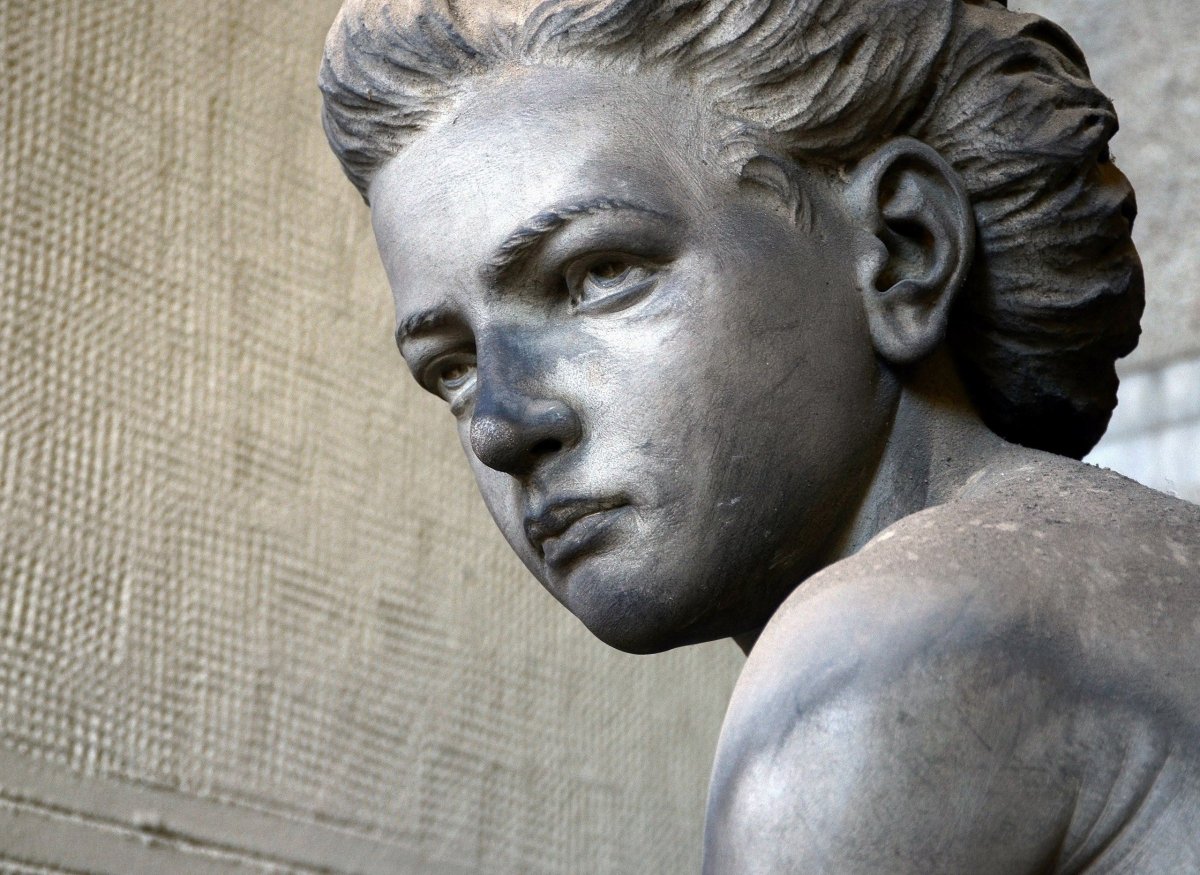 Giacomo Moreno, Orphan girl with hand on forehead, detail (1890, Amerigo Tomb, Staglieno Cemetery, Genoa, Italy)