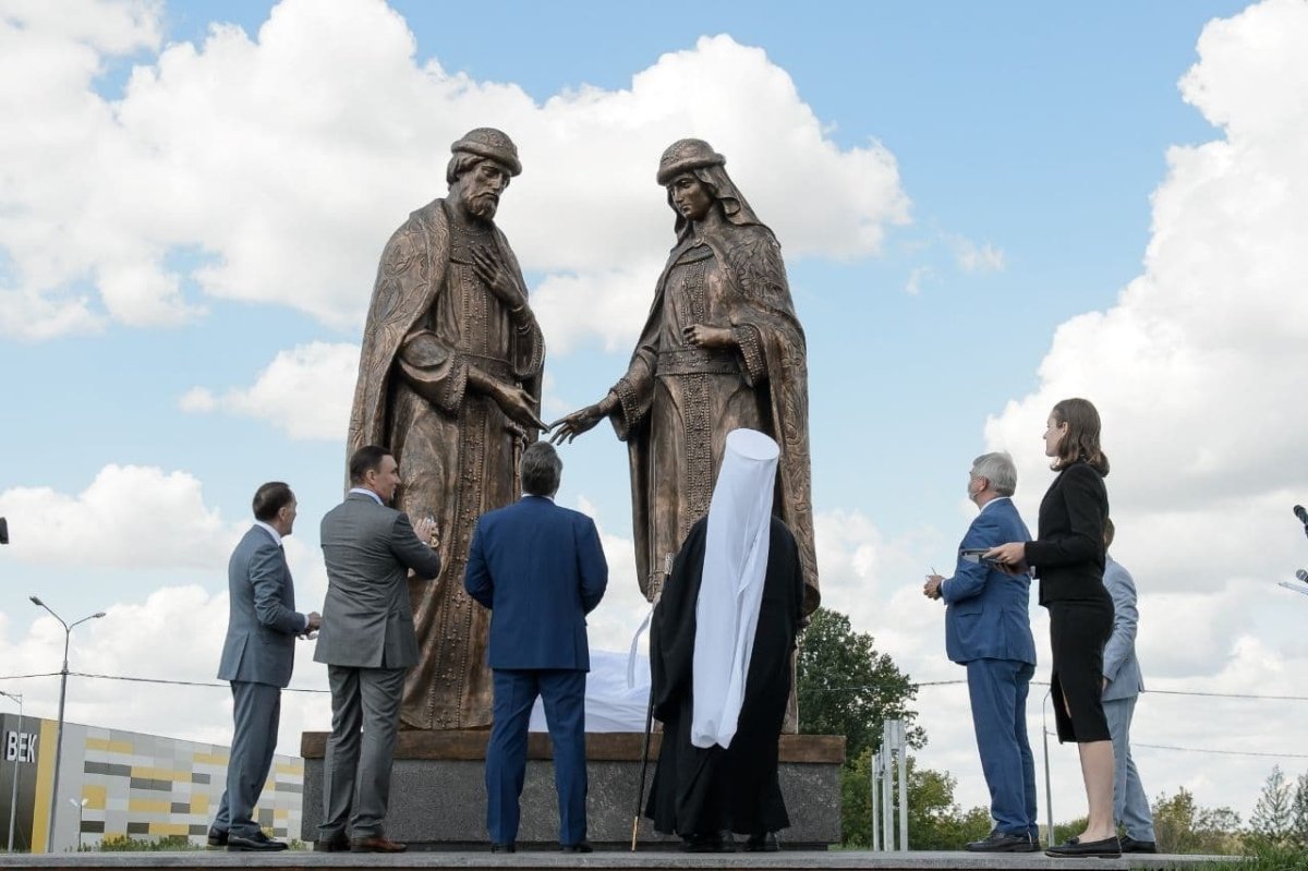 Святые Феврония и Петр памятник в Воронеже