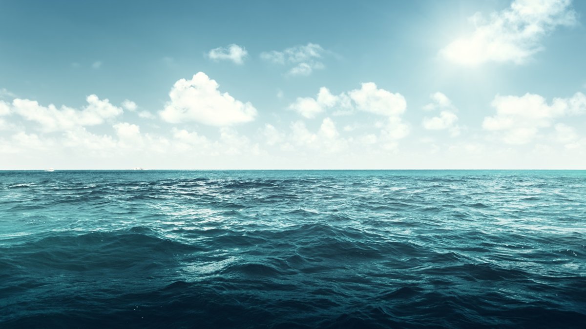 Голубое море