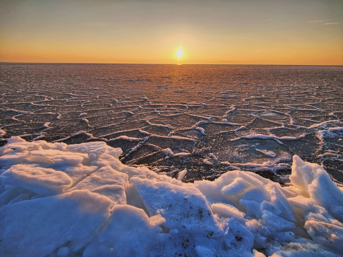 Замерзшее Азовское море