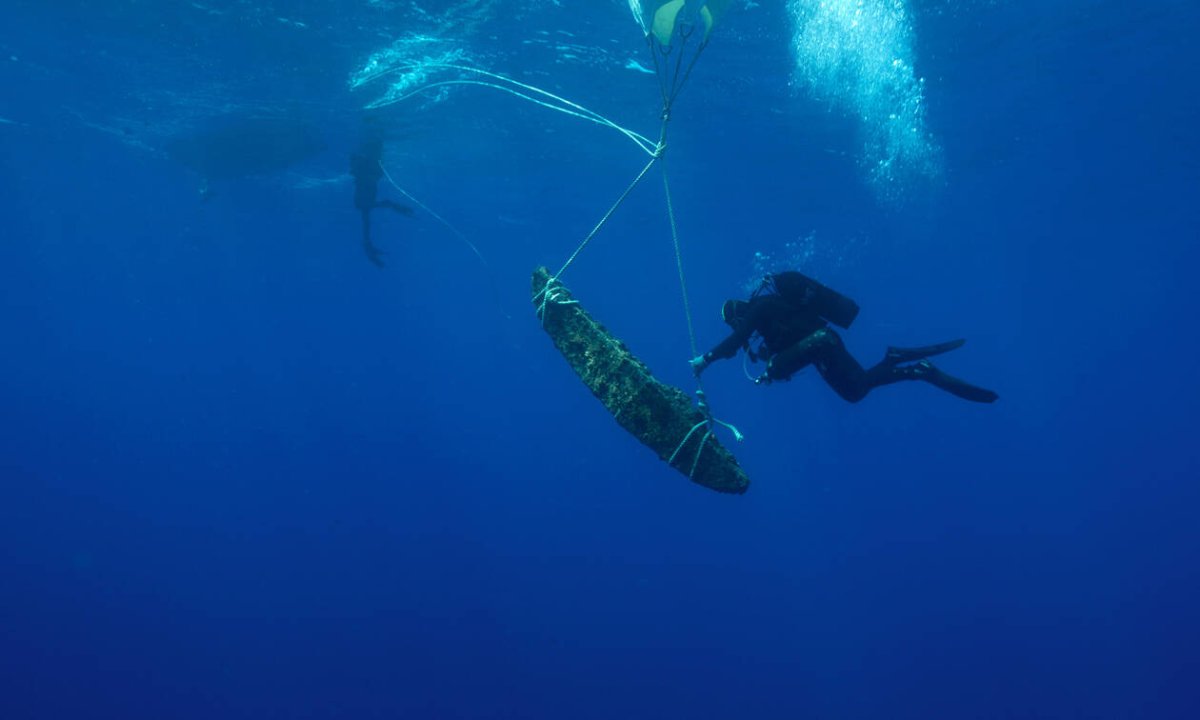 Якорь на дне черного моря