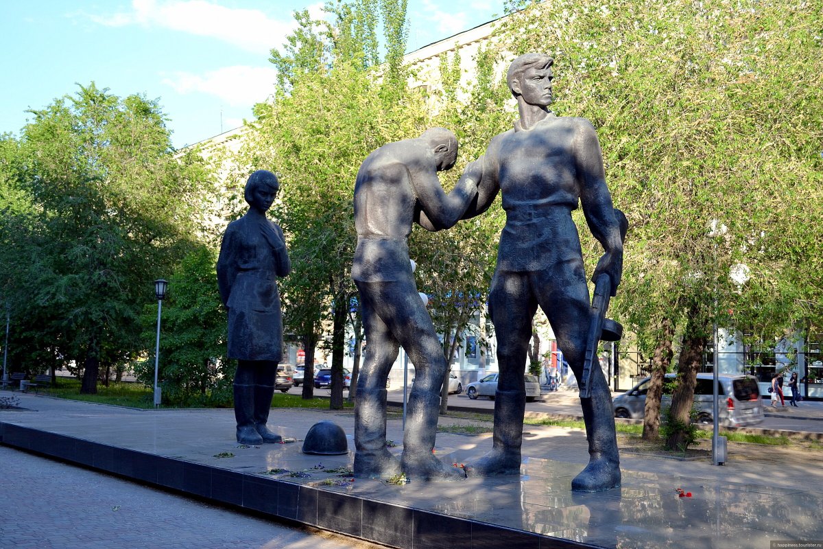 Памятник комсомольцам-героям Сталинграда Волгоград