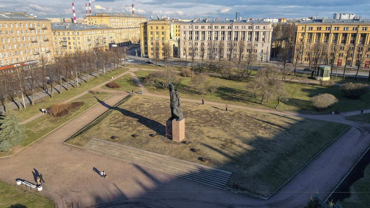 Площадь Комсомола в Санкт-Петербурге