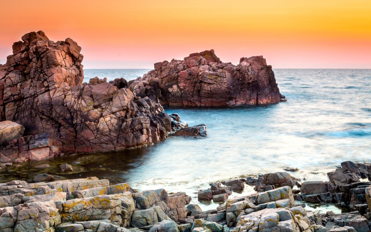 Каспийское море скалы