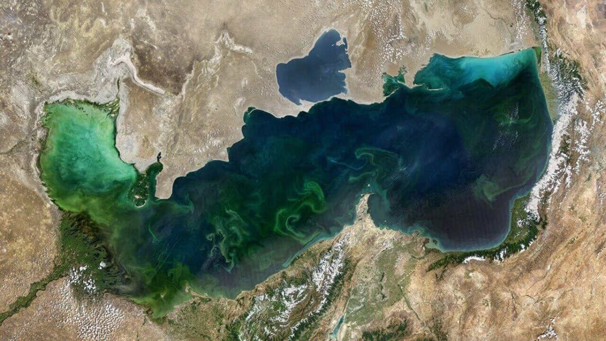 Каспийское море озеро