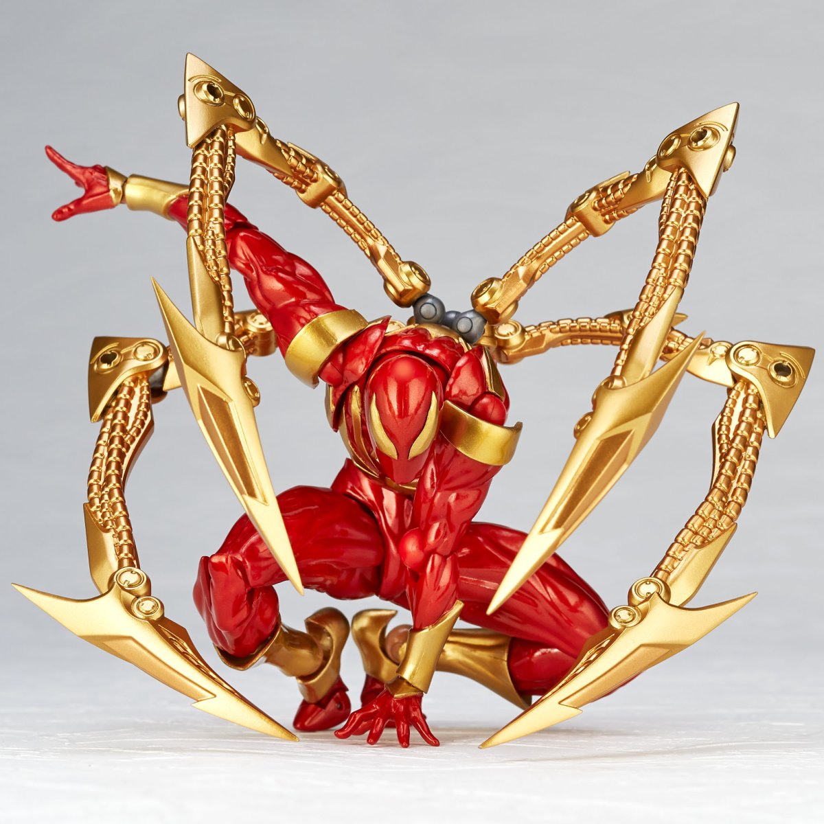 Iron Spider-man фигурка компании amazing Yamaguchi