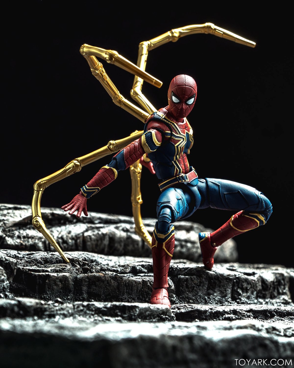 Фигурка Фигуартс Iron Spider