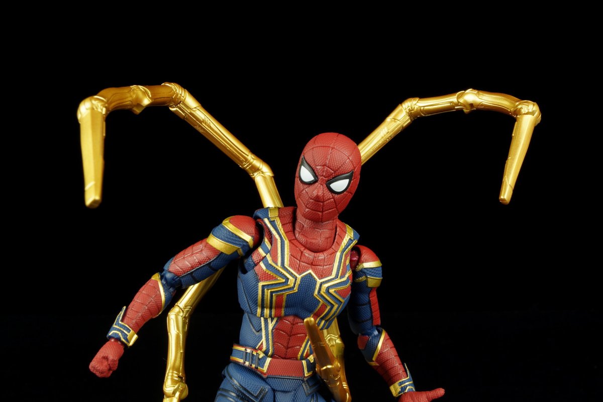 Железный паук фигурка Bandai