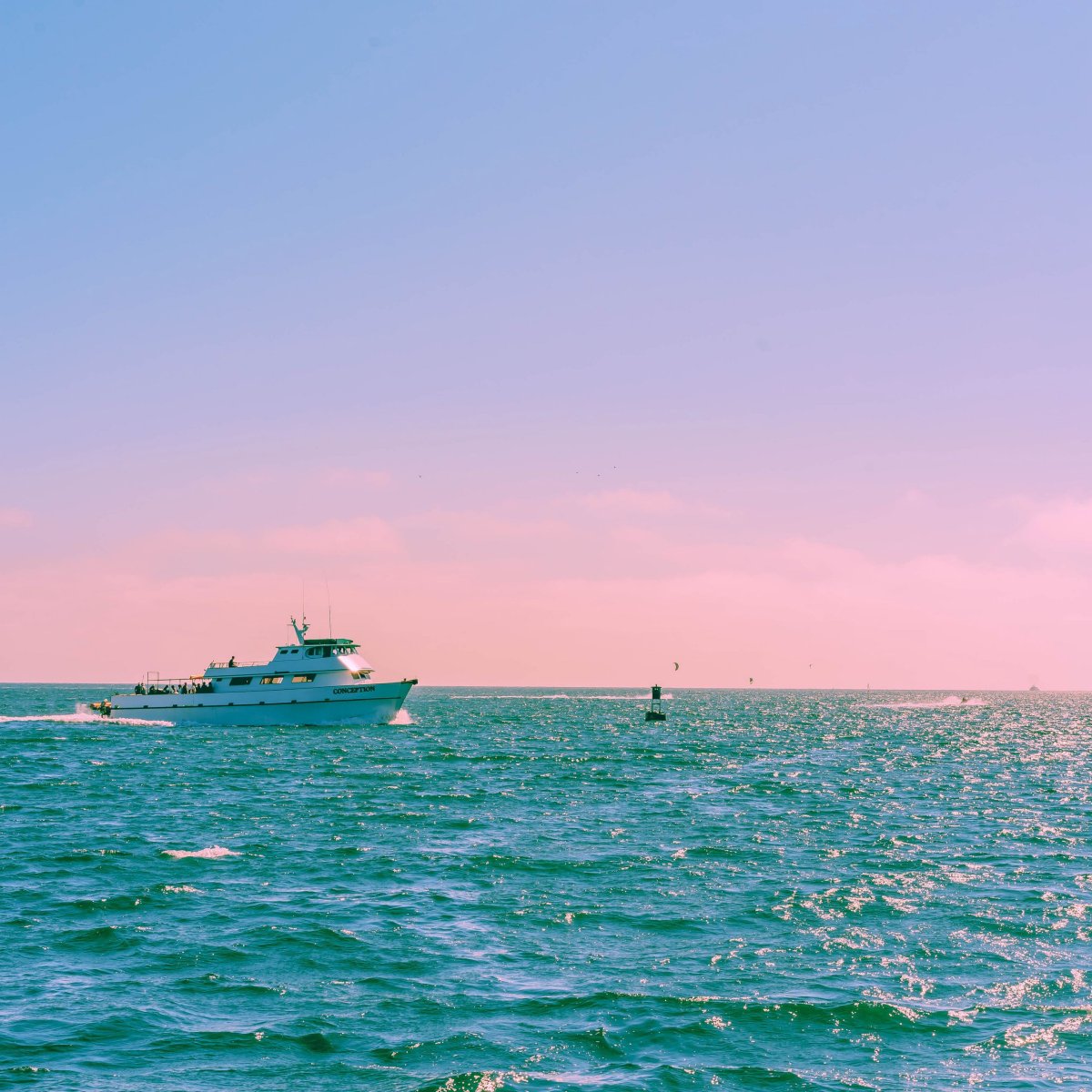 Бирюзовое море корабль