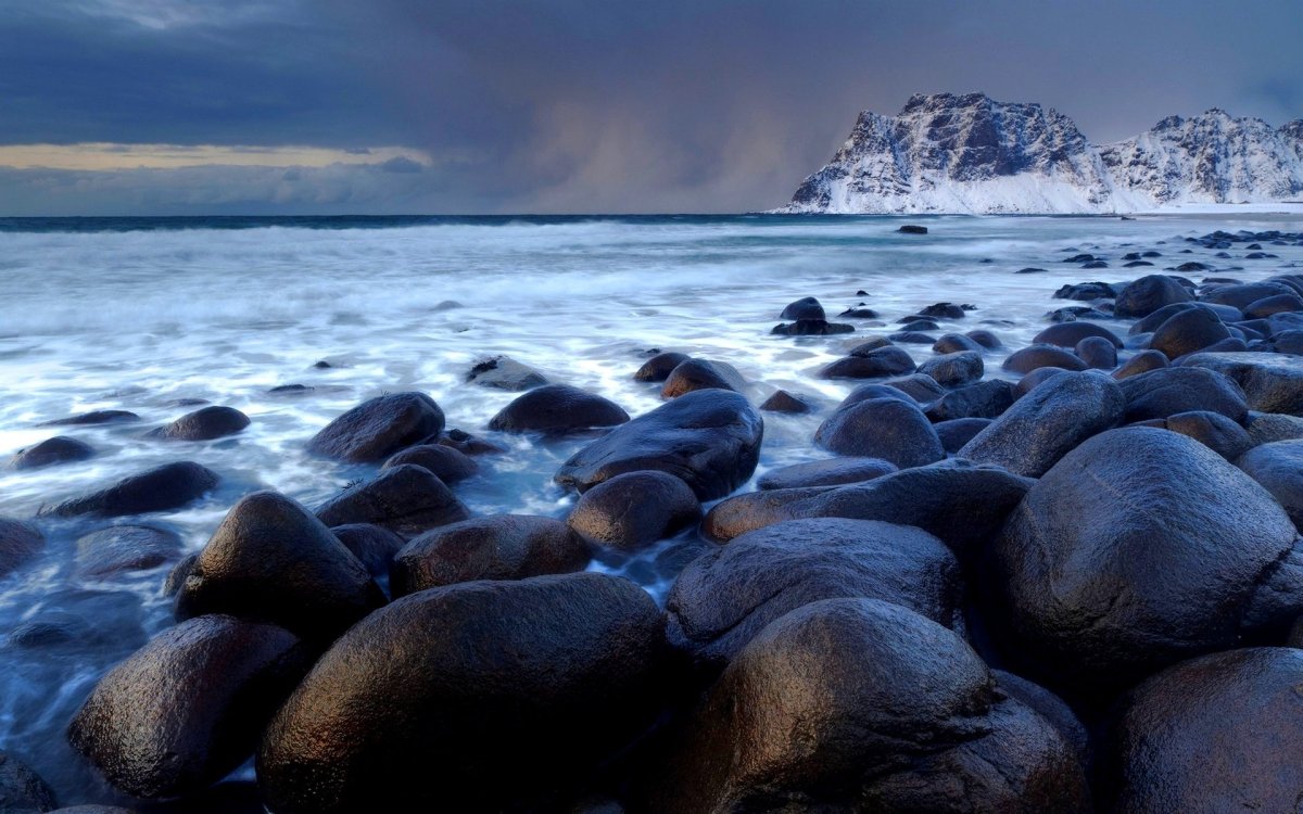 Море камни