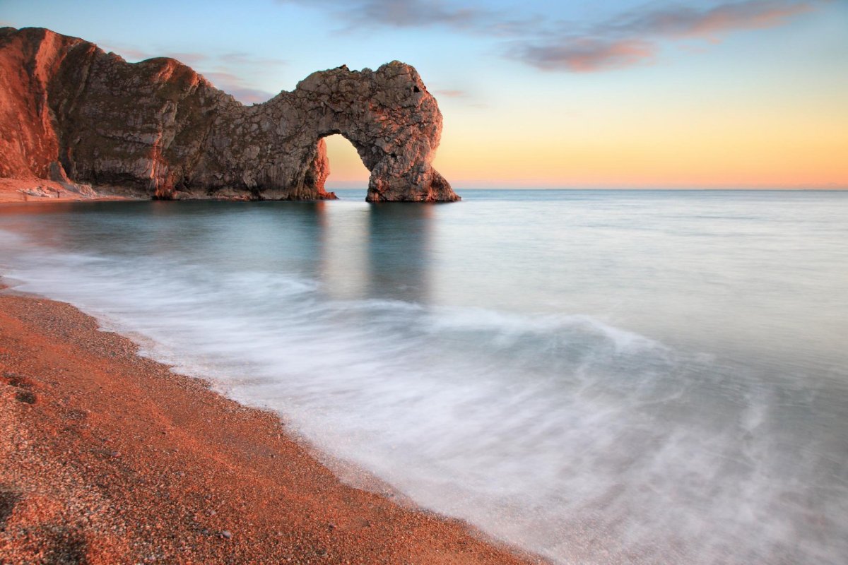 Красивые скалы в море