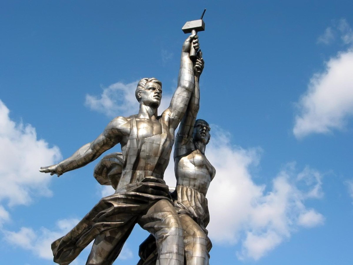 Памятник рабочий и колхозница в Москве