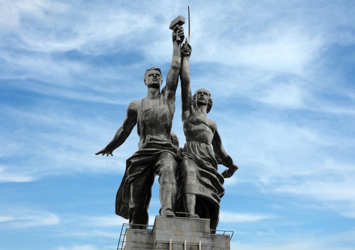 Скульптура Мухиной рабочий и колхозница