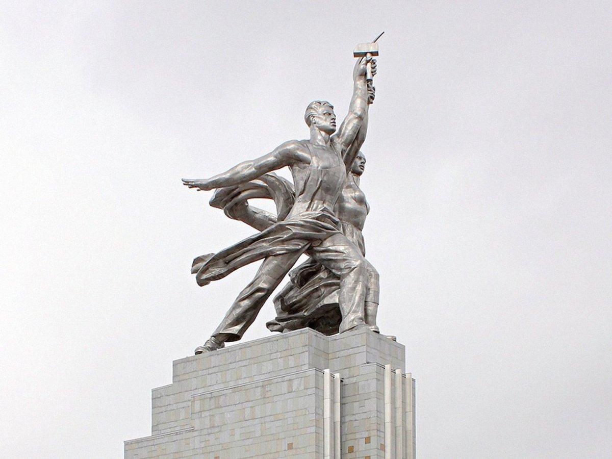 Рабочий и колхозница памятник вектор