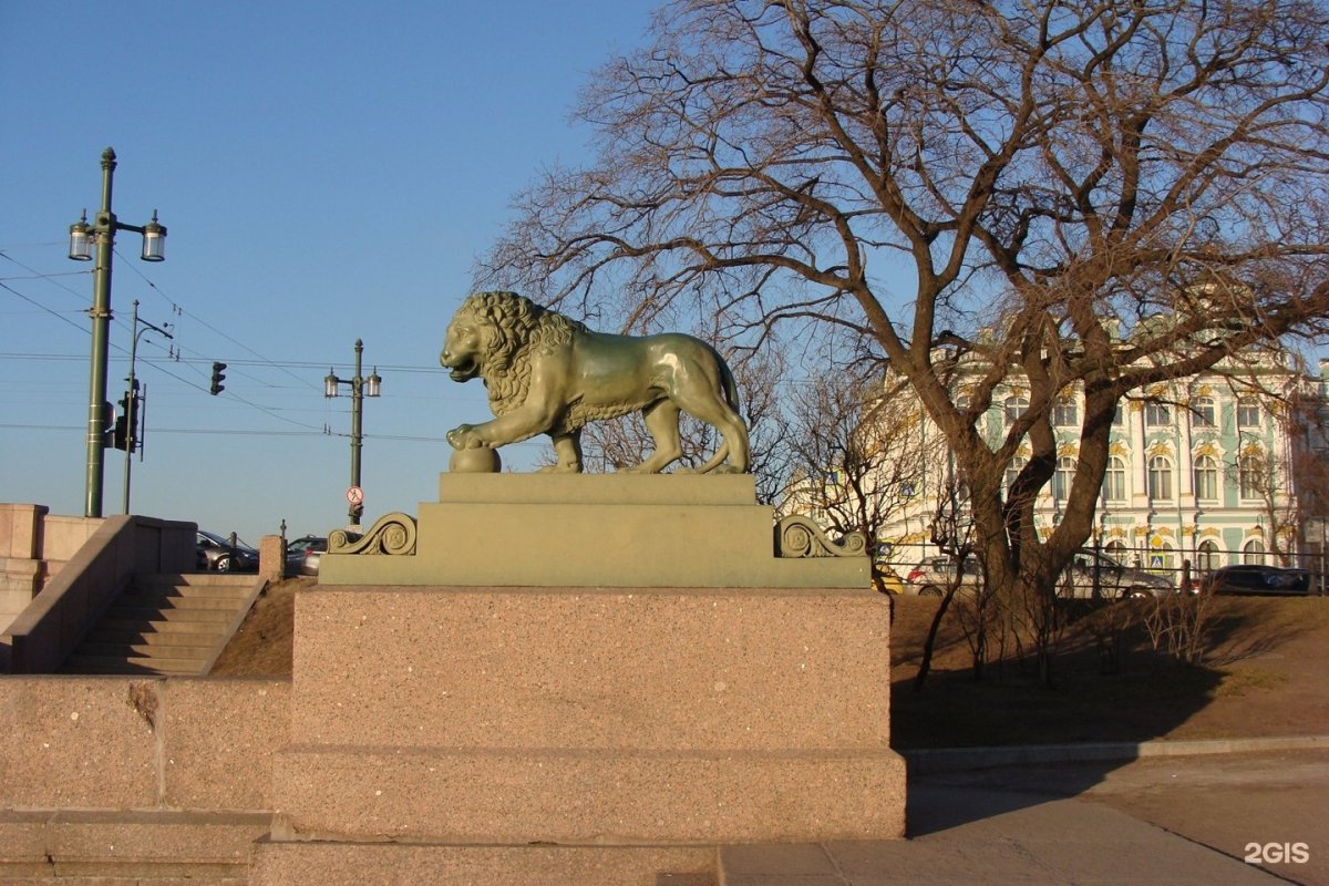Статуя Льва в Санкт-Петербурге