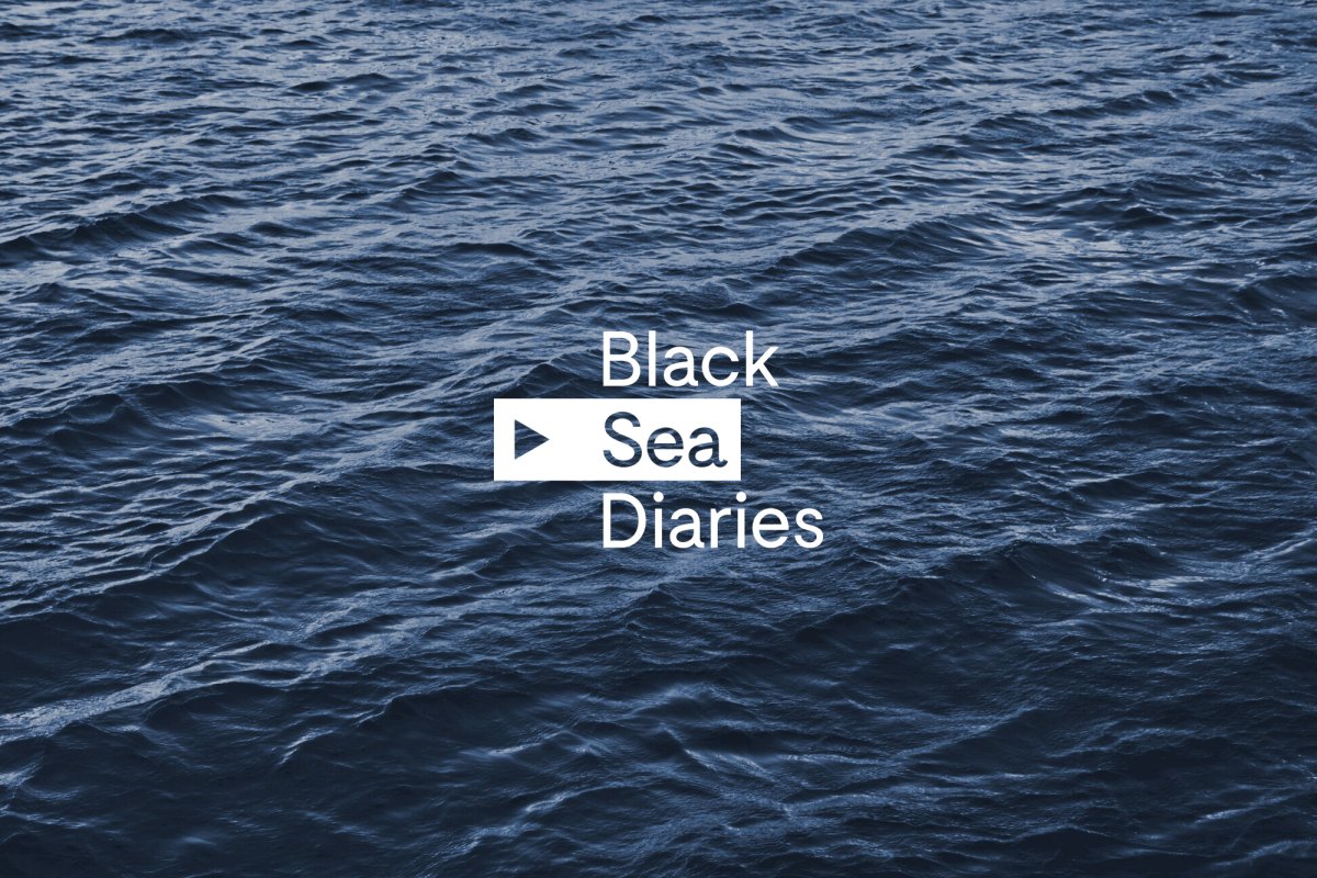 Надпись Sea черным цветом