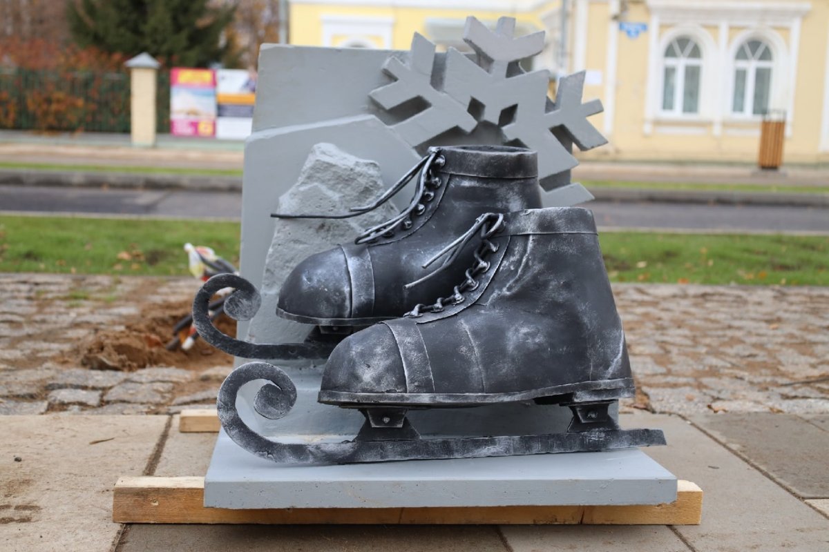 Глазов коньки памятник