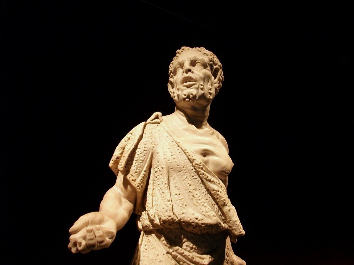 Roman Statue Alive