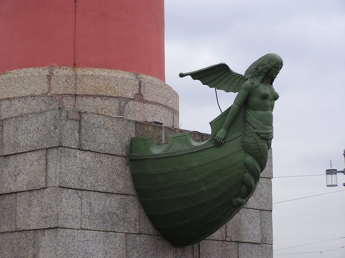 Ростр на Ростральной колонне