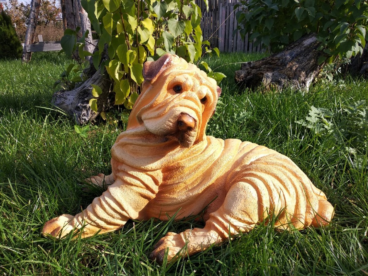 Розовый шарпей фигурка