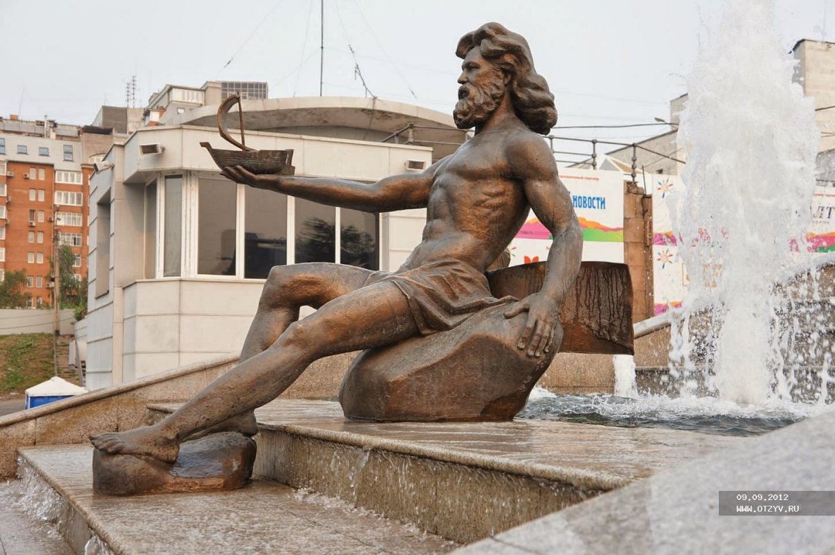 Скульптура Енисея Красноярска