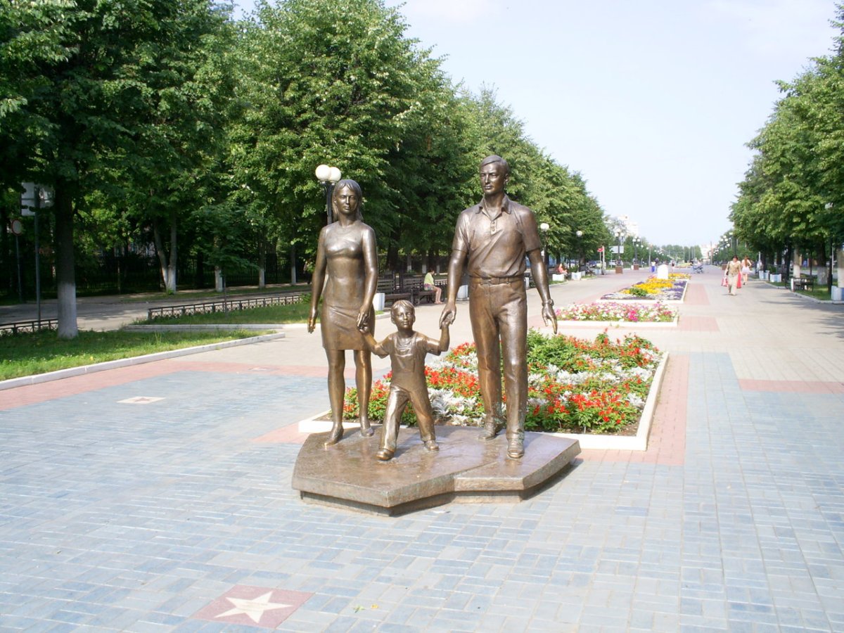 Памятник на бульваре Победы Йошкар-Ола