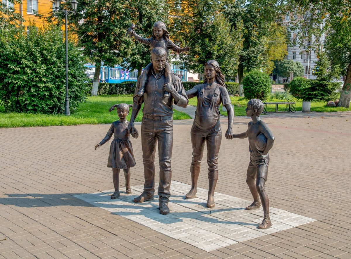 Памятник семье в Твери