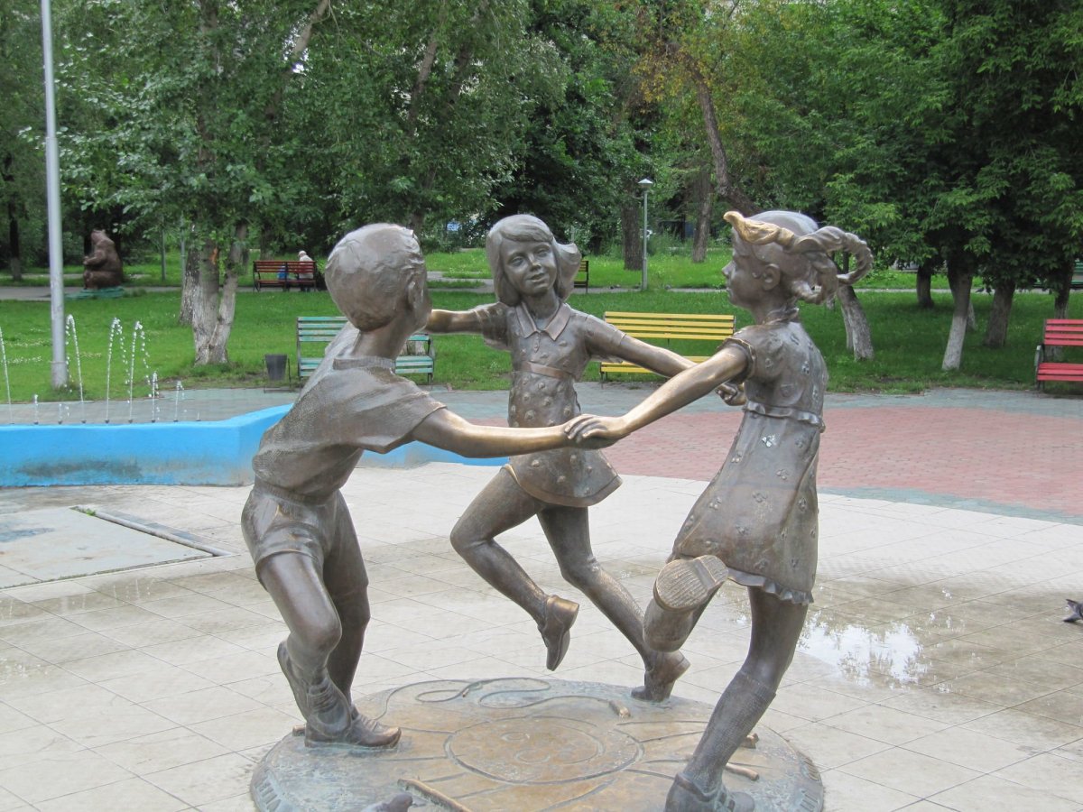 Памятник детство в Кургане