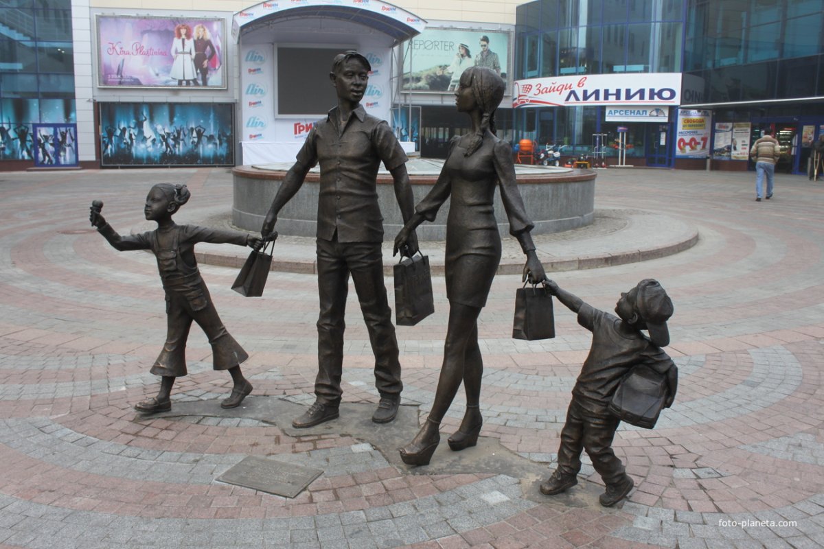 Орёл Гринн скульптура семья
