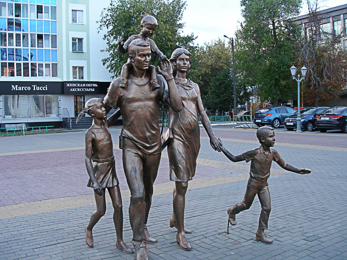 Памятник семье в Йошкар-Оле