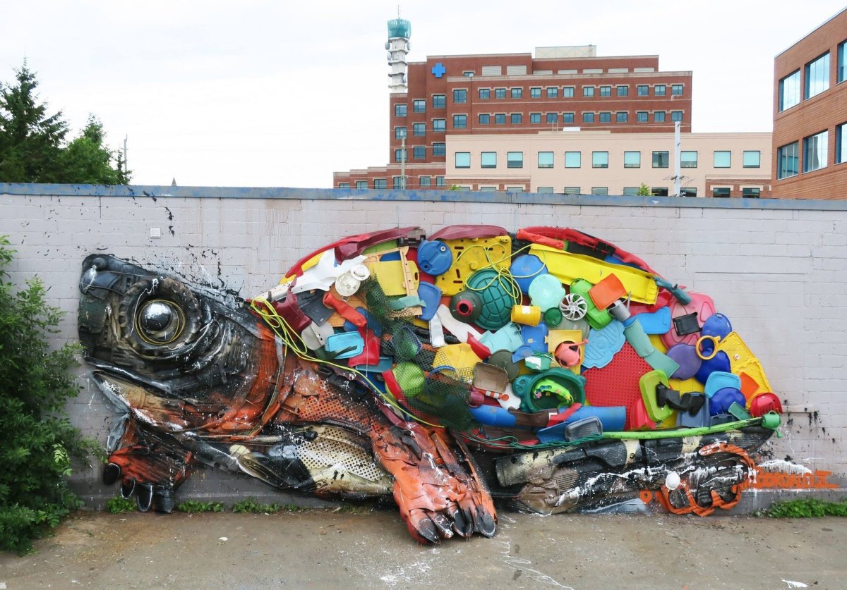 Стрит-арт художник Bordalo II