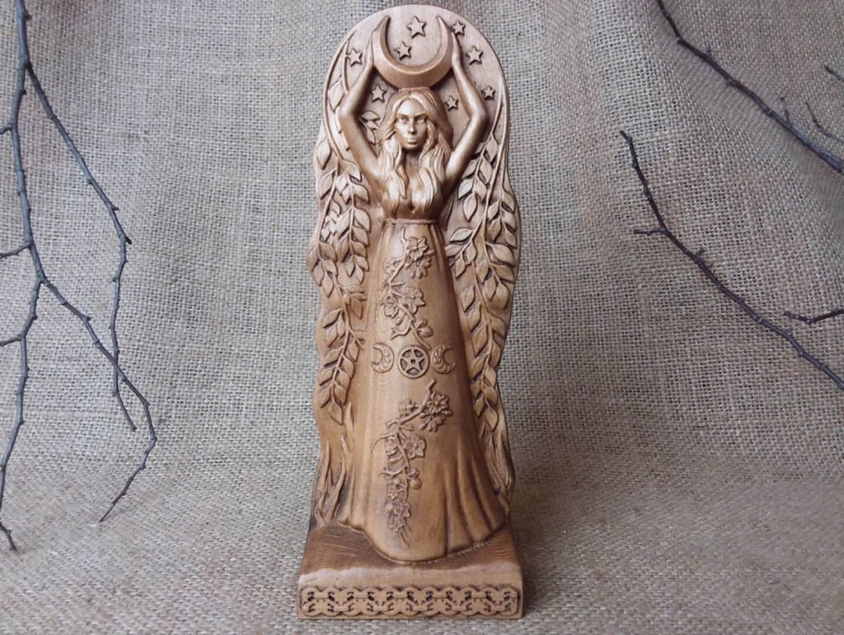 Статуэтка богиня Wicca деревянная
