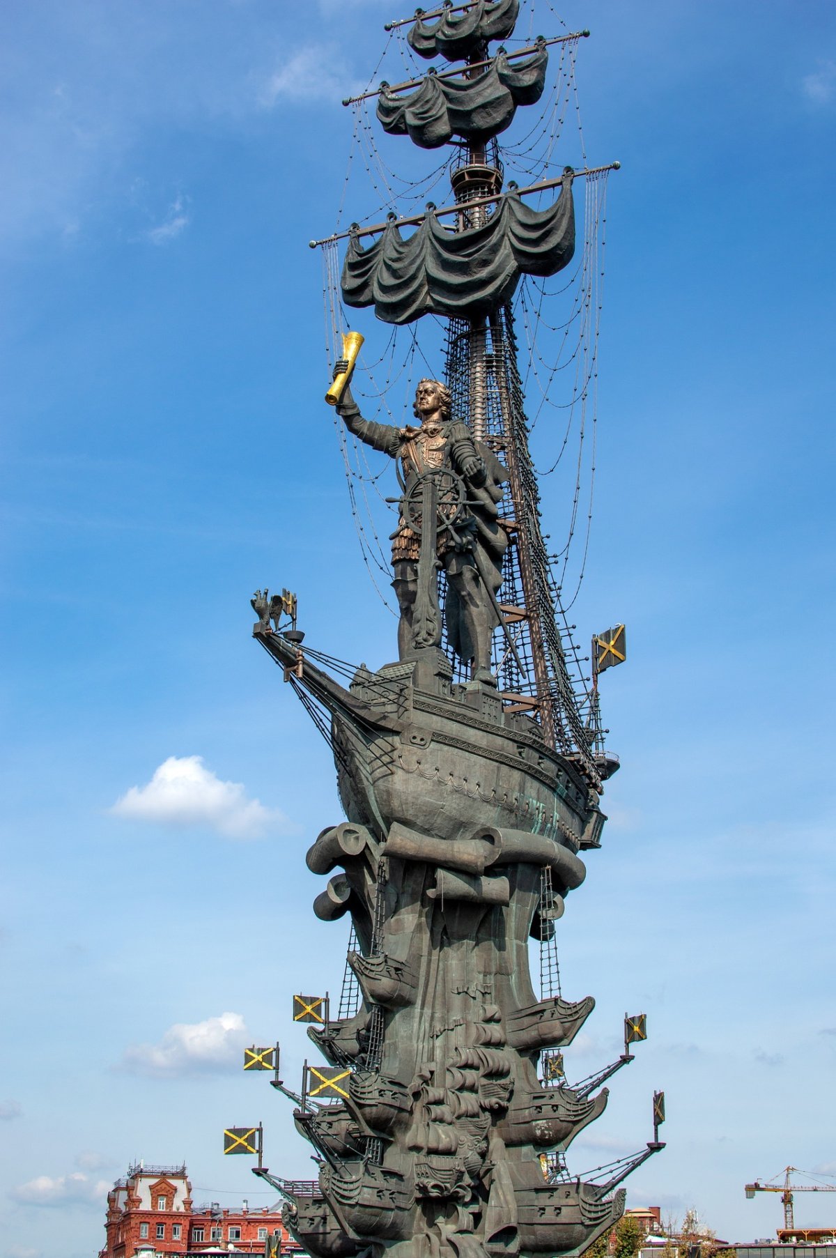 Статуя Петра в Москве Церетели