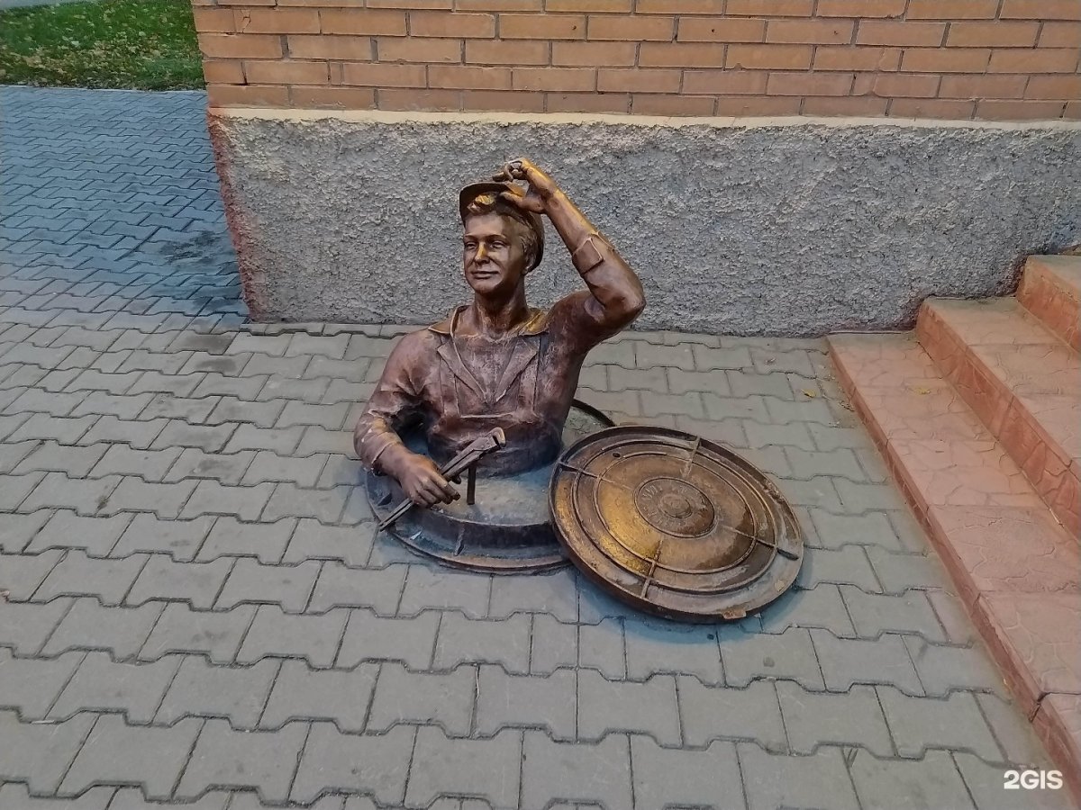 Памятник водопроводчику в Рыбинске