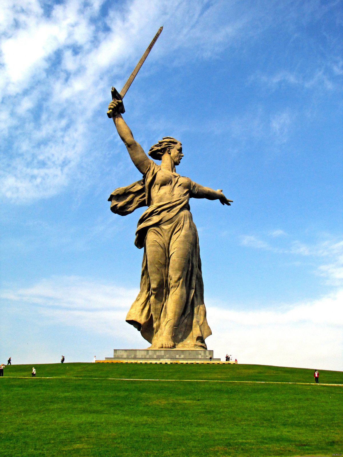 Памятник Родина мать в Волгограде