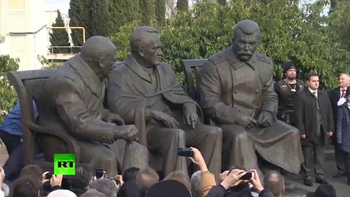 Памятник Черчиллю Рузвельту и Сталину в Крыму